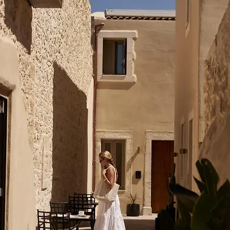 Manili Boutique &